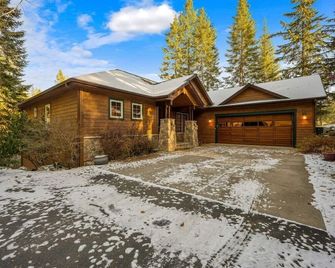 Wildcat Creek Lodge |Waterfront on Hayden Lake - Hayden - Building
