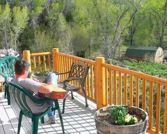 Spacious family-friendly mountain cabin has ATV Trails, rafting, National Parks. - Marysvale - Balcón