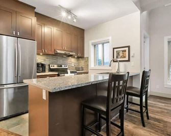 3br Lakeside Penthouse Retreat - Hope - Keuken