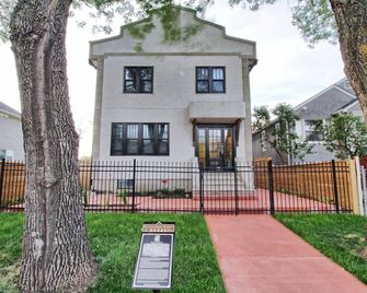 Calming 1bedroom Units With Balcony And City View - Edmonton - Building