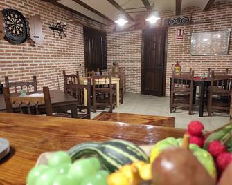 Casa Rural de Acogedor Estilo Castellano - Velayos - Restaurante