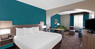 La Quinta Inn & Suites by Wyndham Midland North - Midland - Bedroom