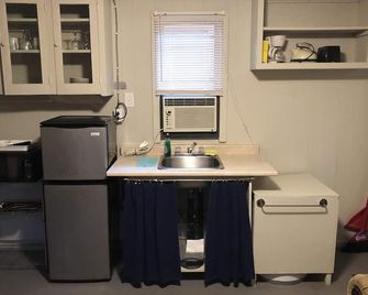 Dock Life Cottage 1 - Riverside, 2 Bedroom, Wasaga - Wasaga Beach - Kitchen