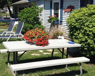 Bay Port Lodging - Frankfort - Patio