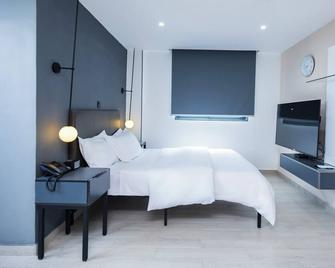 Bankable Roomzzz - Accra - Bedroom