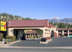 Super 8 By Wyndham Nau Downtown Conference Center - Flagstaff - Rakennus