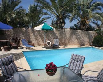 coral cypria villa - Coral Bay - Piscina
