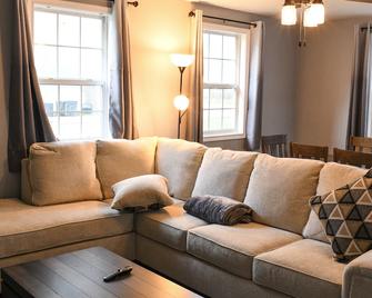 peaceful home under the southern live oak - Santa Fe - Living room
