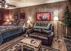Shadow Mountain Lodge And Cabins - Ruidoso - Schlafzimmer