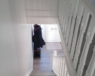 1 Double Bedroom in Sudbury Hill - 10 mins from Wembley Stadium - Wembley - Stairs