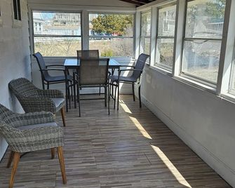 Winter Rentals Now Accepted!! Quiet Cozy Escape Waiting for You!! - Newbury - Balcony