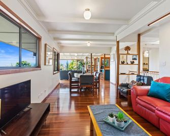 Farrants Hill - Tweed Coast Holidays - Murwillumbah - Huiskamer