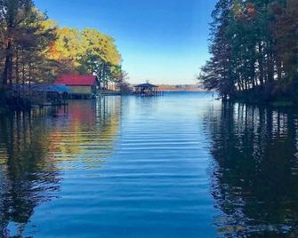 Once a Part of the Beloved Shady Oak Lodge - Cabin 2 (Sleeps 7) w/ Boat Ramp - Many - Outdoors view