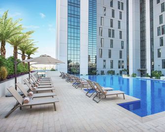 Hampton by Hilton Dubai Airport - Dubai - Pool