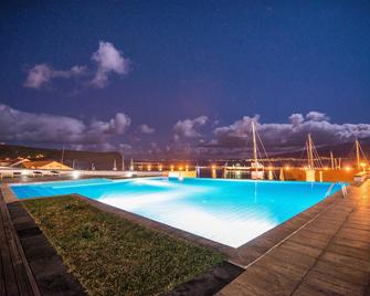 Azoris Faial Garden - Horta - Bể bơi