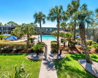 Suburban Studios Slidell I-10 - Slidell - Piscina