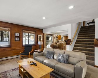 A great mountain home offering amenities that makes for a great getaway in Lake Tahoe - Incline Village - Living room