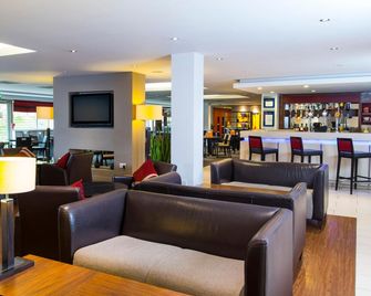 Holiday Inn Express Northampton - South By IHG - נורת'האמפטון - בר