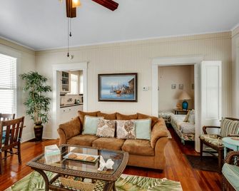 Amazing Beach House in Galveston, Texas - Galveston - Living room