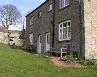 Cosy 2 bedroom cottage with wonderful views across Wensleydale. - Leyburn - Edificio