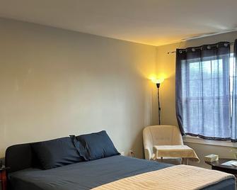 Private Master Bedroom w/ Bath - Halifax - Phòng ngủ
