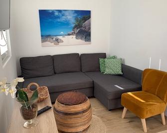 Holiday home De Wickinger with your own Steiger angler are welcome! - Wervershoof - Sala de estar