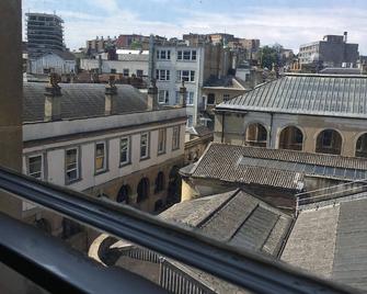 St Nicholas Street Apartment - Bristol - Building