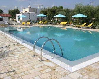Trulli di Pozzomasiello - Locorotondo - Piscina