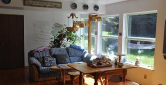 Whalesong Bed and Breakfast - Homer - Vardagsrum