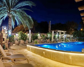 갈라지오 아스테리 I - 피라기테르미스 - 수영장