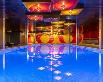 Radisson Blu Hotel, Basel - Basilea - Pool
