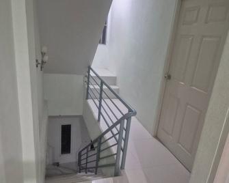 Charming 1-bedroom apartment in serene Rawai beach with WiFi, new AC, TV - Phuket City - Stairs