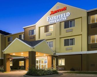 Fairfield Inn & Suites Oshkosh - Oshkosh - Bâtiment