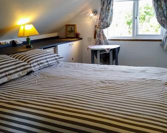 1 Bedroom Studio Flat, close to beach, own entrance and parking. - Littlehampton - Bedroom