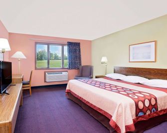 Super 8 by Wyndham Sturgeon Bay - Sturgeon Bay - Спальня
