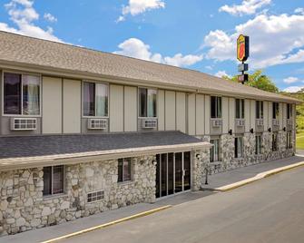 Super 8 by Wyndham Sturgeon Bay - Sturgeon Bay - Building
