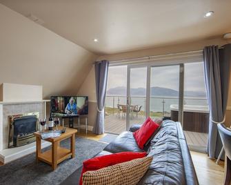 Waterfront Lodge 7 with Hot Tub - Appin - Living room