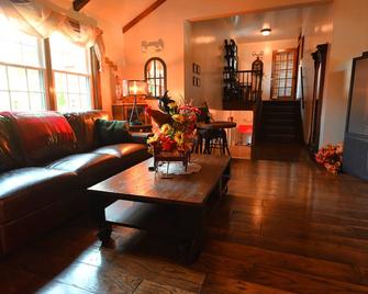La Perla at Gregory House Country Inn & Restaurant - Averill Park - Sala de estar