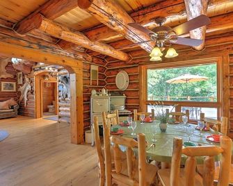 Golden LeGrande Lodge at Bair Ranch in Glenwood Canyon, Western Ranch Activities - Glenwood Springs - Dining room