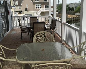 Waterfront 5 Br 2 1/2 Bath 2100 Sf Home Near Lbi Beaches-Floating Dock - Stafford - Balcony