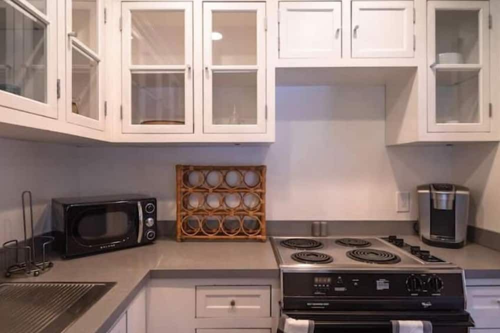 Downtown 2 bedroom 2 bath cottage - West Palm Beach - Kitchen