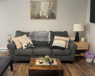 Simply Camia - 1 Bed Ground Floor Apartment - Clarenville - Obývací pokoj