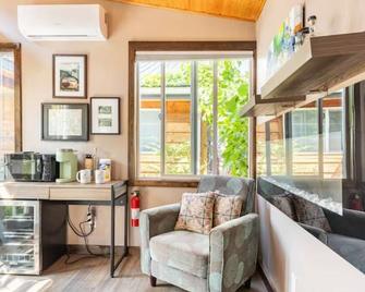 Birch Bay Beach Cabana - Blaine - Living room