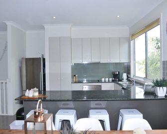 Sandpiper 3 - Close to Town and Beach - Inverloch - Cocina