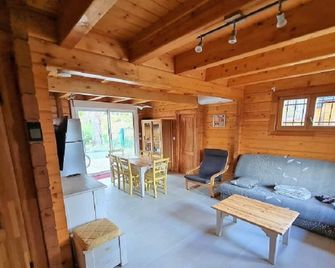 A Bias Chalet 4 À 6 Personnes Entièrement Climatisé Chargeur Ve 7kw-Wifi-Balnéo Et Piscine - Bias - Salon