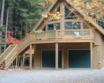 Crystal Carriage House- in Greenwood, sleeps up to 4 - Greenwater - Building