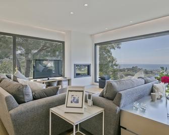 Desmais Design House And Breathtaking Views - Cabrils - Living room