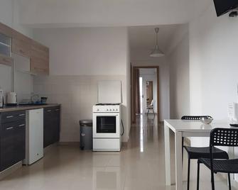 Valentinos Apartments - Paphos - Kitchen