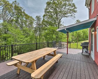 The Millersburg Mountain House Getaway with Gazebo! - Millersburg - Balcony