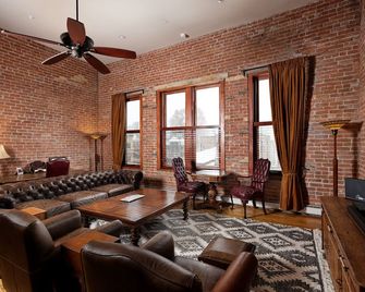 Remodeled Penthouse in the heart of Downtown Basalt, historic 1900's Building - Basalt - Bedroom